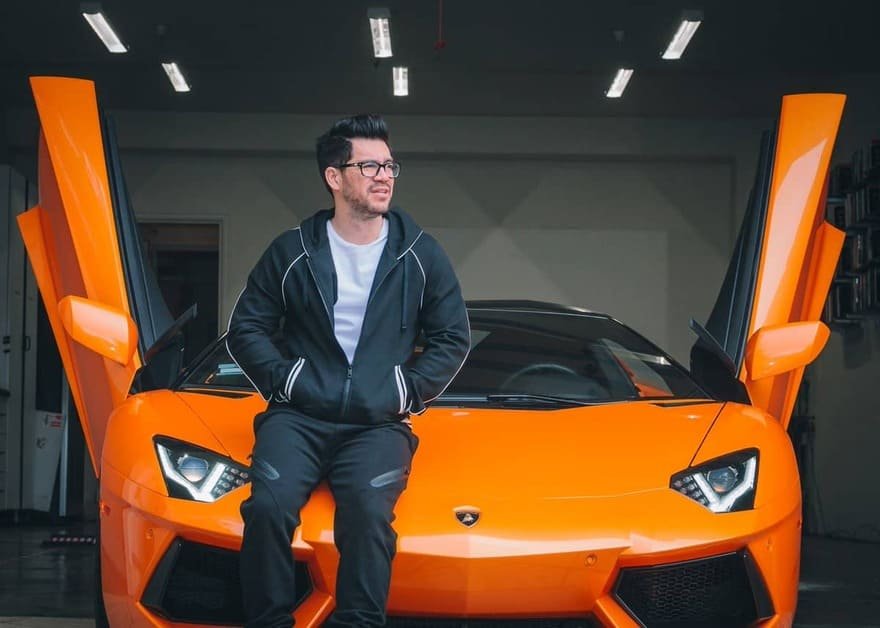 Tai Lopez sitting on his Lambo